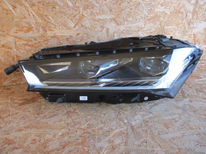 Feux phare Avant Avant Gauche SKODA SUPERB IV B9 FULL LED