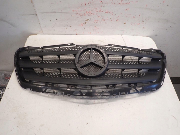 Grille/masque MERCEDES W906 LIFT 2013- A9068800885