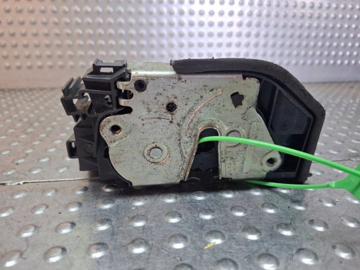 lock door left rear part 5 PIN 7167075 BMW E60 E87 E90 E84 F10 F25 F30
