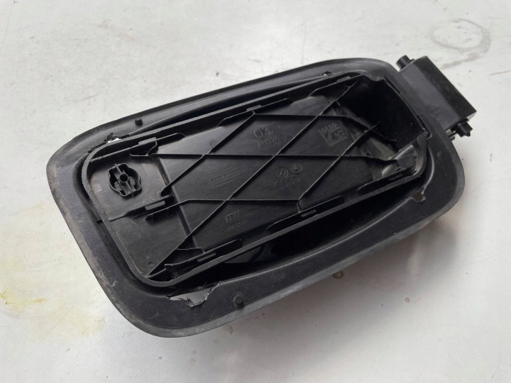 AUDI Q3 F3 Volet trappe carburant Carburant 83A809906 Original !J