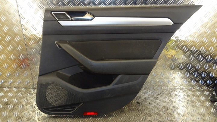 side door right rear part VW PASSAT B8 3G9861318A NR M926