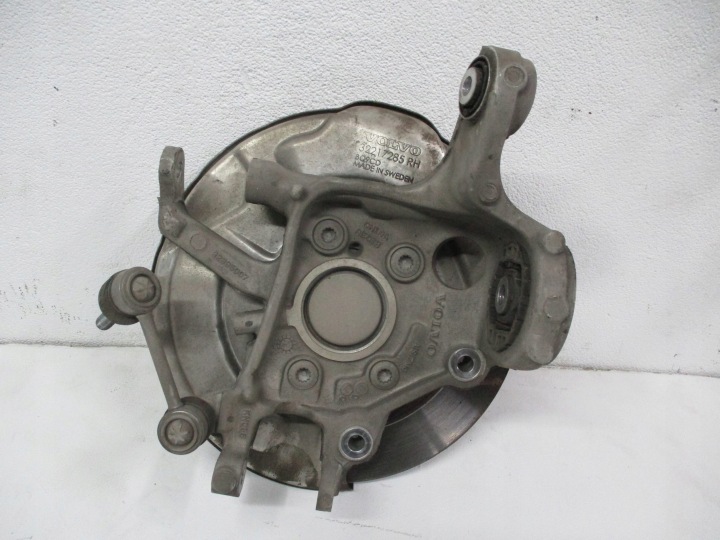 swing of the pivot wheels of the rear rear part right VOLVO V60 II 24R 2,0i 32395007