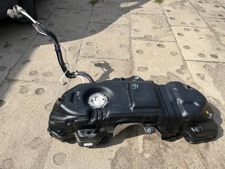 IDEALNY tank KPL. PORSCHE CAYENNE 9Y V8 TURB0 4.0 TFSI 1
