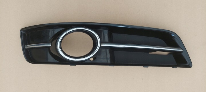 mřížka nárazníku pravý předek AUDI A3 8P LIFT 08-13 originál 8P0807682