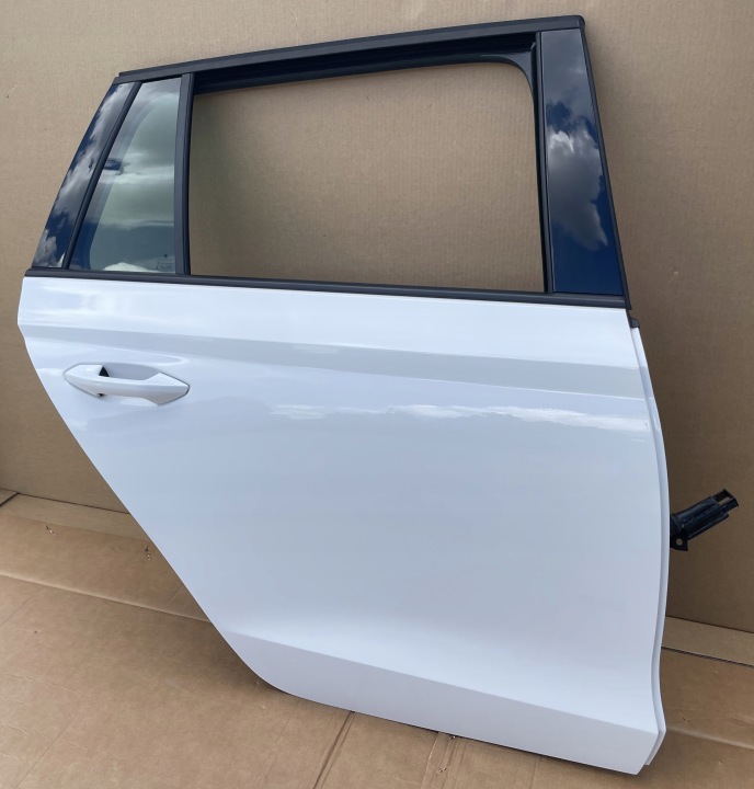 dvere SKODA OCTAVIA IV KOMBI W farba LF9E Originál ako nové bez MALOWANIA