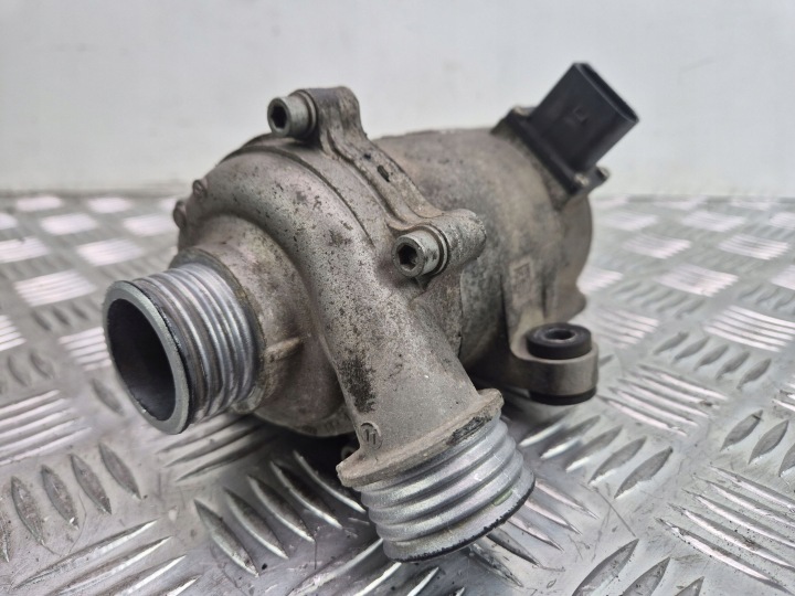 BMW 3 F30 F35 F31 320i N20 Wasserpumpe 7597715