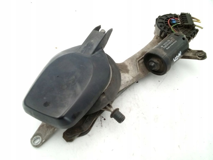 Mercedes E klasa W210 motorek mechanismus stěračů předek 3397020325