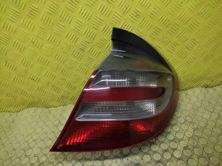 MERCEDES W203 COUPE licht rechts heck A2038202664