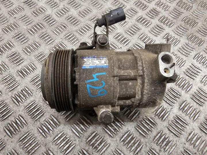 compressor; pump compressor of the air conditioning VW UP! 1S0820803C