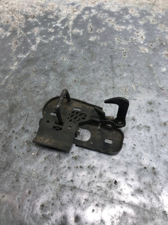 de la Serrure RYGIEL du capot VW TOURAN et 1T0823480A