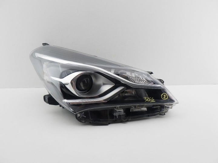 TOYOTA YARIS III 3 LIFT 17- ohne LED Licht rechts