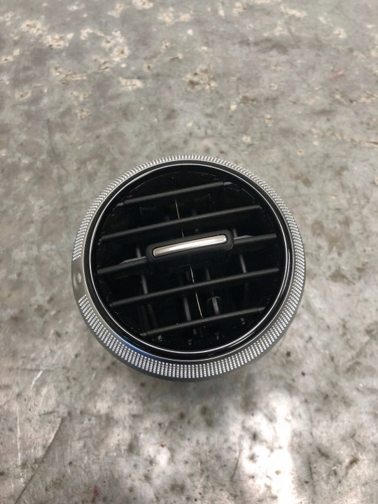 lüftungsgitter des lüfters AUDI A3 8P LIFT 8P0820901F