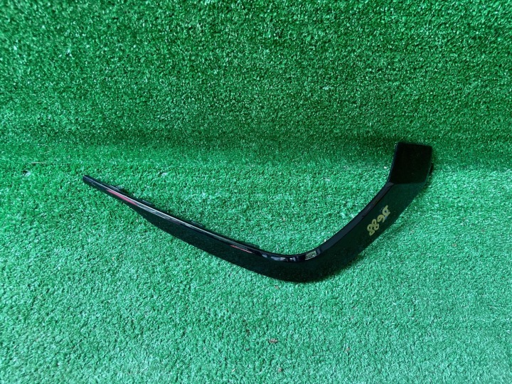 AUDI A4 B9 S-LINE lajsna CHROM branika lijeva stražnji dio 8W0853555