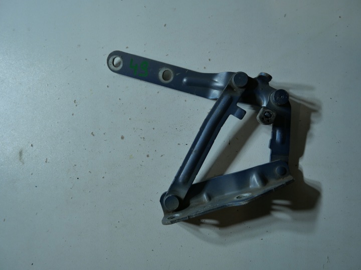 Scharnier der Kühlergrill POKRYWY rechts VW T6 7E0823302A