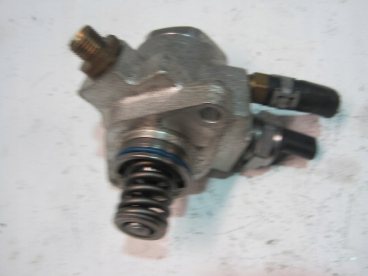 Pompe alimentation carburant VW GOLF 1,4TSI 04E127026J