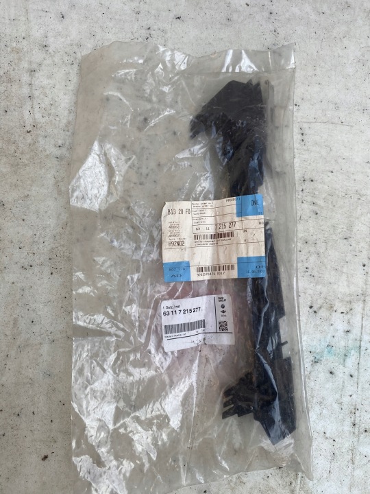BMW 5 G30 bracket support BLASZKI REFLEKTORA 7215277