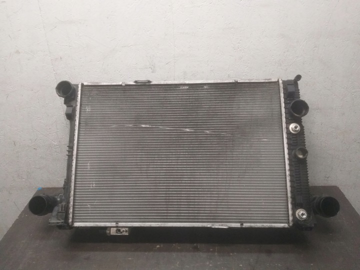 RADIATORE MOTORE USATO KLIMY CLIMATIZZATORE ARIA CONDIZIONATA RADIATORE INTERCOOLER MERCEDES C KLASA W204