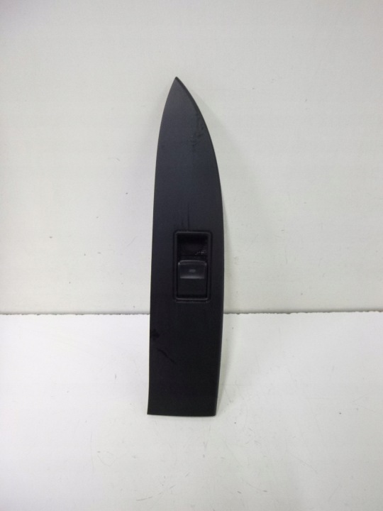 switch panel of the window Toyota Avensis III T27