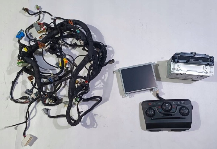 Radio ekran display 8.4 Uconnect panel ZOSTAVA Dodge Charger 2011-2014