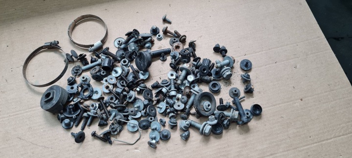 A4 B8 S4 LIFT screws screws front of the front of the car LZ9Y A5 8T S5 Q5 8R