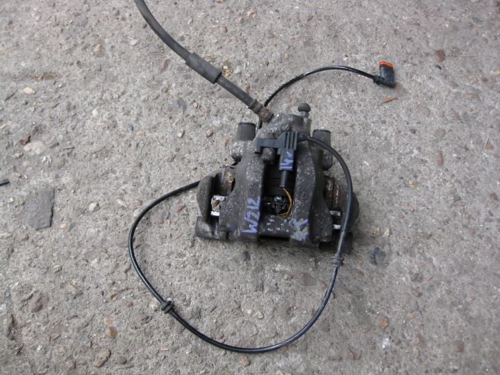 MERCEDES W212 KOMBI 14R 3.0 CDI bremssattel bremse sattel rechts heck