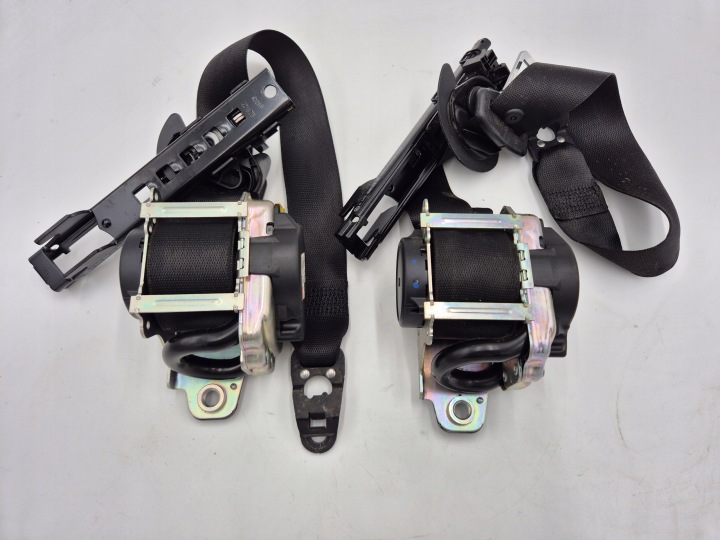 tension belt safety front front right 2058600285 MERCEDES W205 original