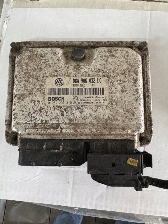 control unit computer of the engine VW GOLF IV SKODA OCTAVIA and 06A906032LC