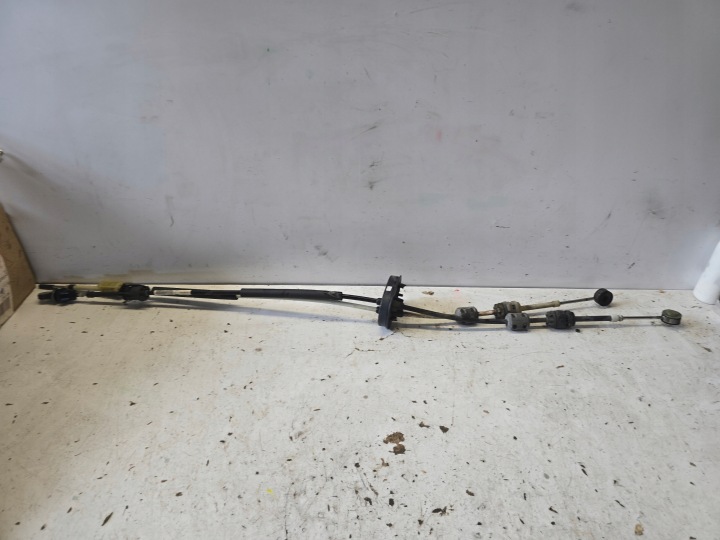 OPEL ASTRA J 4 IV Bowdenzug Schalt getriebe 1.6 XER 55563704 AAD F17 5 getriebe