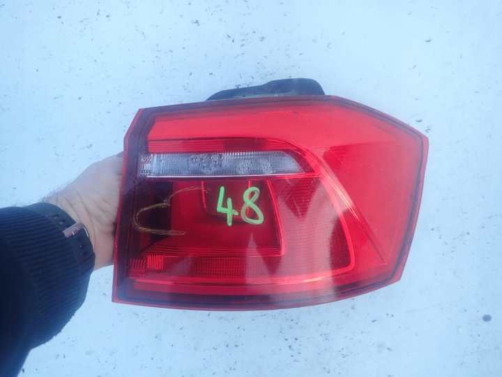 VW SPORTSVAN 13-17 Feux phare Droit Arrière Arrière