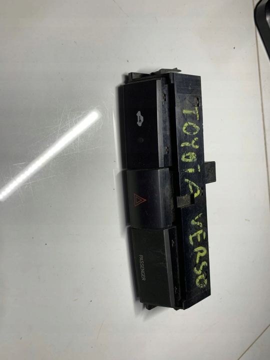 TOYOTA VERSO and switch of warning lights 153965