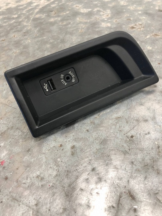 Adapter, Stecker ZLACZE USB AUX BMW F30 9207357 9229246