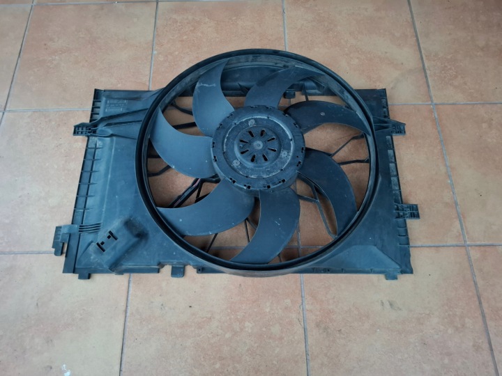 Ventilateur radiateur MERCEDES W203 W209 LIFT A2035001693