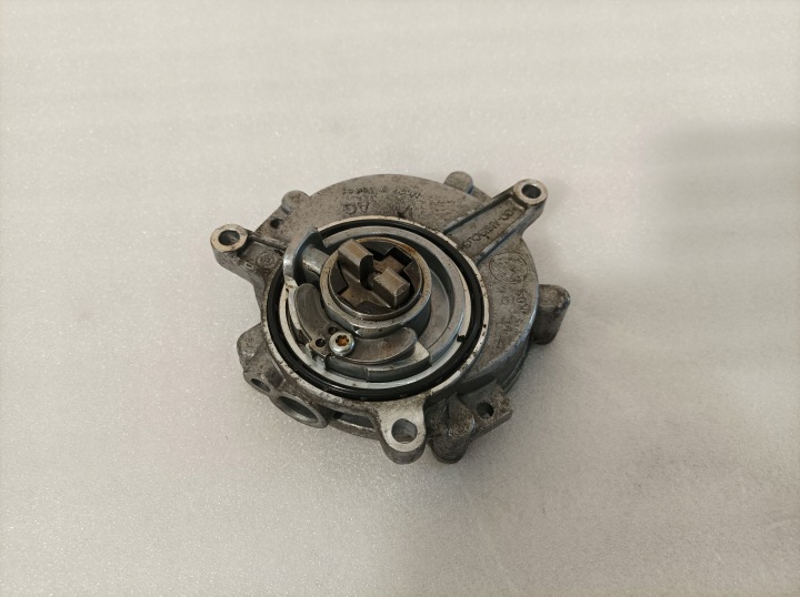 AUDI A4 S4 8W 3.0TFSI pump VACUM 06M145100F