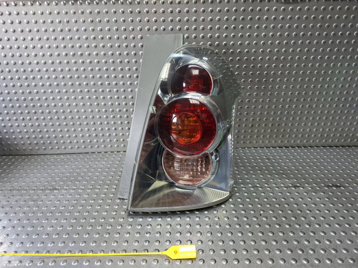 Licht heck rechts TOYOTA COROLLA VERSO 04-08 EU