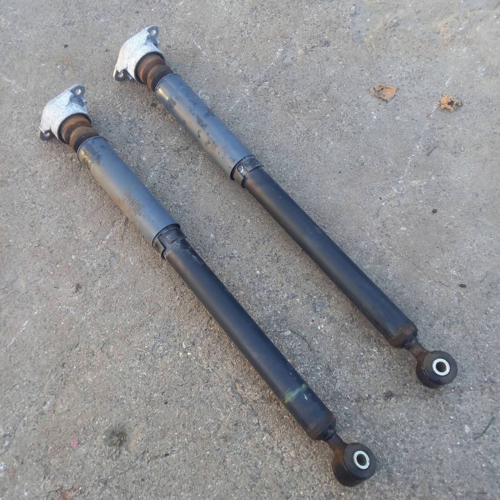 Ford Fiesta MK7 LIFT 1.0 2016 Komplet shock absorber rear