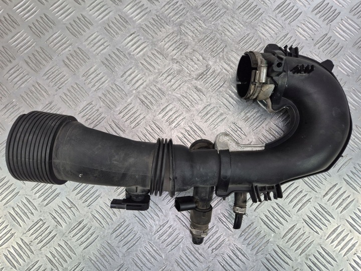 Mercedes CLA180 C117 X117 W117 tubo dolotowa turbine A2700901029 M270.910