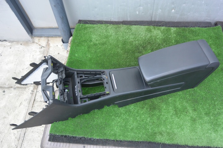 TUNEL Közepes kartámasz bőr VW PASSAT B7 CC LIFT