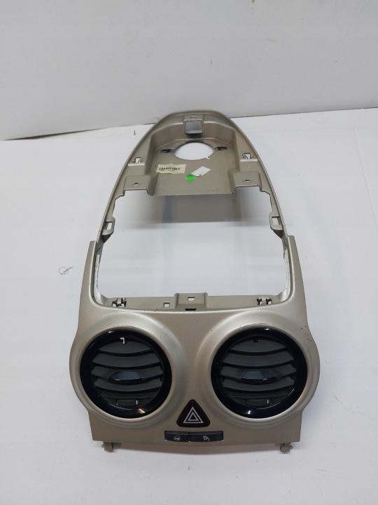 RÁM konzoli strednej OPEL CORSA D 13204956