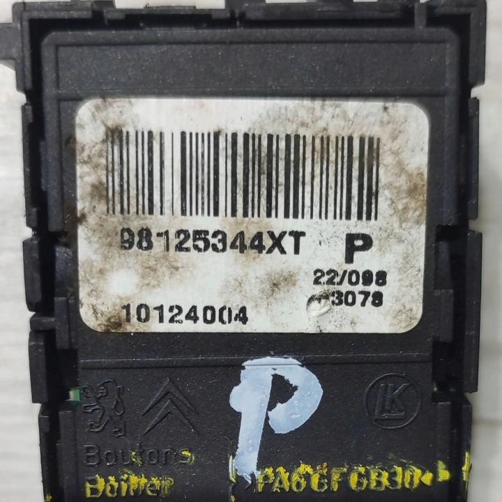 Peugeot 508 II 22r 1.2 right side Przyciski of control seat