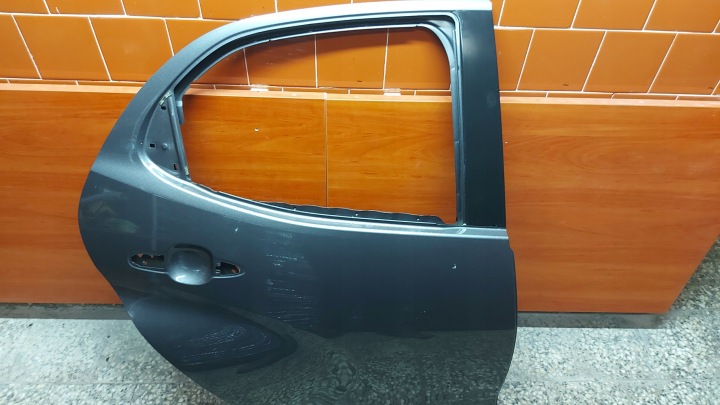 dveře pravé pravý záď TOYOTA YARIS IV 20