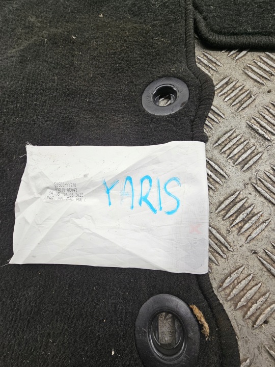 of a wiper WELUROWE TOYOTA YARIS black, MATERIALOWE ORYGINALNE 58500-YY210