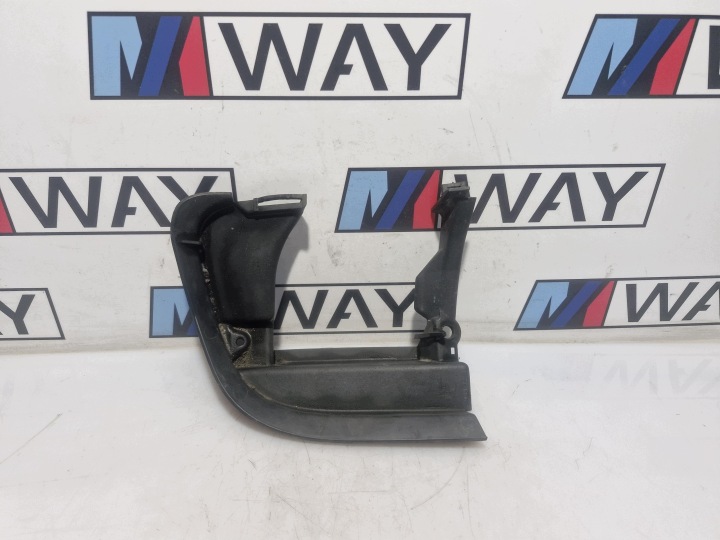 8234826 BMW E46 Blende Abdeckung des Nebelscheinwerfers rechts