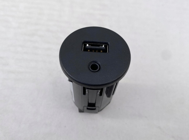 IVECO DAILY DUCATO BOXER JUMPER 14- Adaptateur AUX USB du tableau de bord KONSOLE