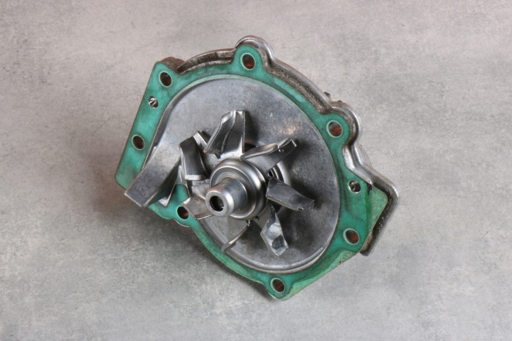 VOLVO XC60 und D4 2.0d D4204T14 Wasserpumpe 31368420