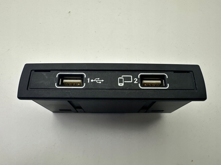 Mercedes-Benz GLE (W166 - C292) 2018 socket / USB connector A1728202000 9