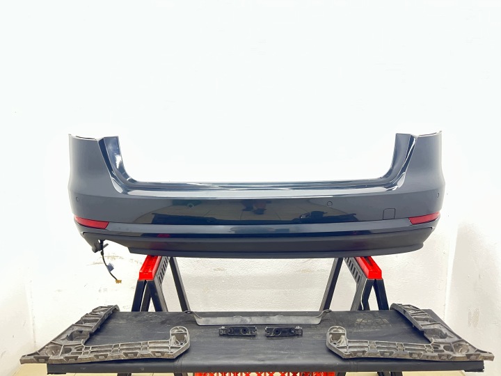 nárazník záď zadní svazek 4xPDC pod tazne AUDI A4 B9 KOMBI AVANT W barva LX7L