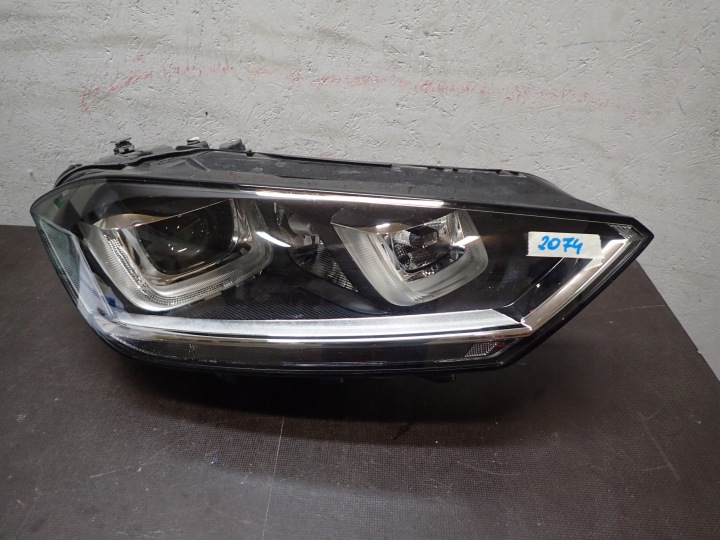 LIGHT FRONT RIGHT VW SPORTSVAN XENON