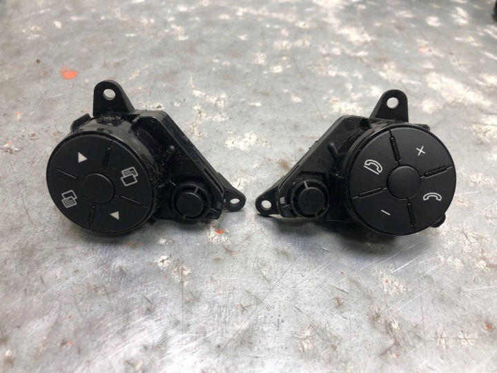 PRZYCISKI volantu KOMPLET MERCEDES W906 9069052301 9069052000