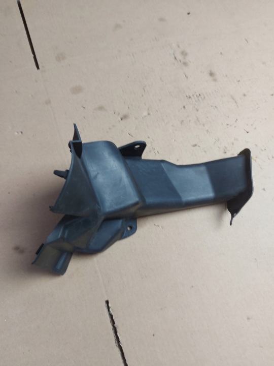 ODPLYW RYNNA vody pravý předek pod oknem BMW 3 E90 E91 6925978 OE EU