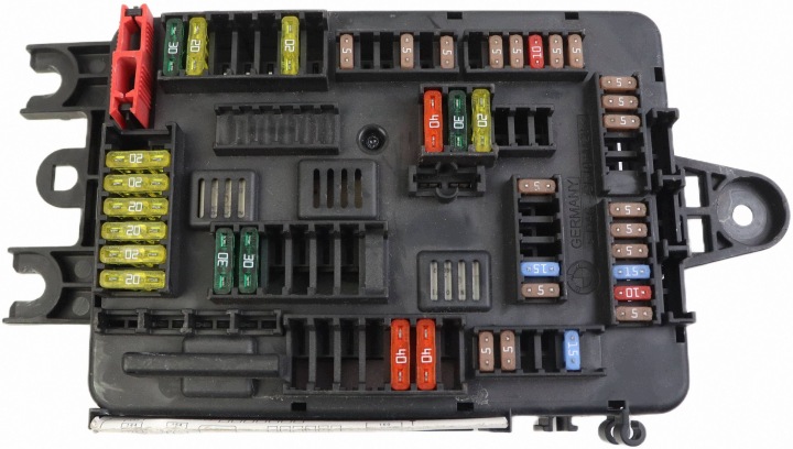 BMW 3 F30 F35 F31 module unité de commande électronique uce boîte à fusibles 926111103